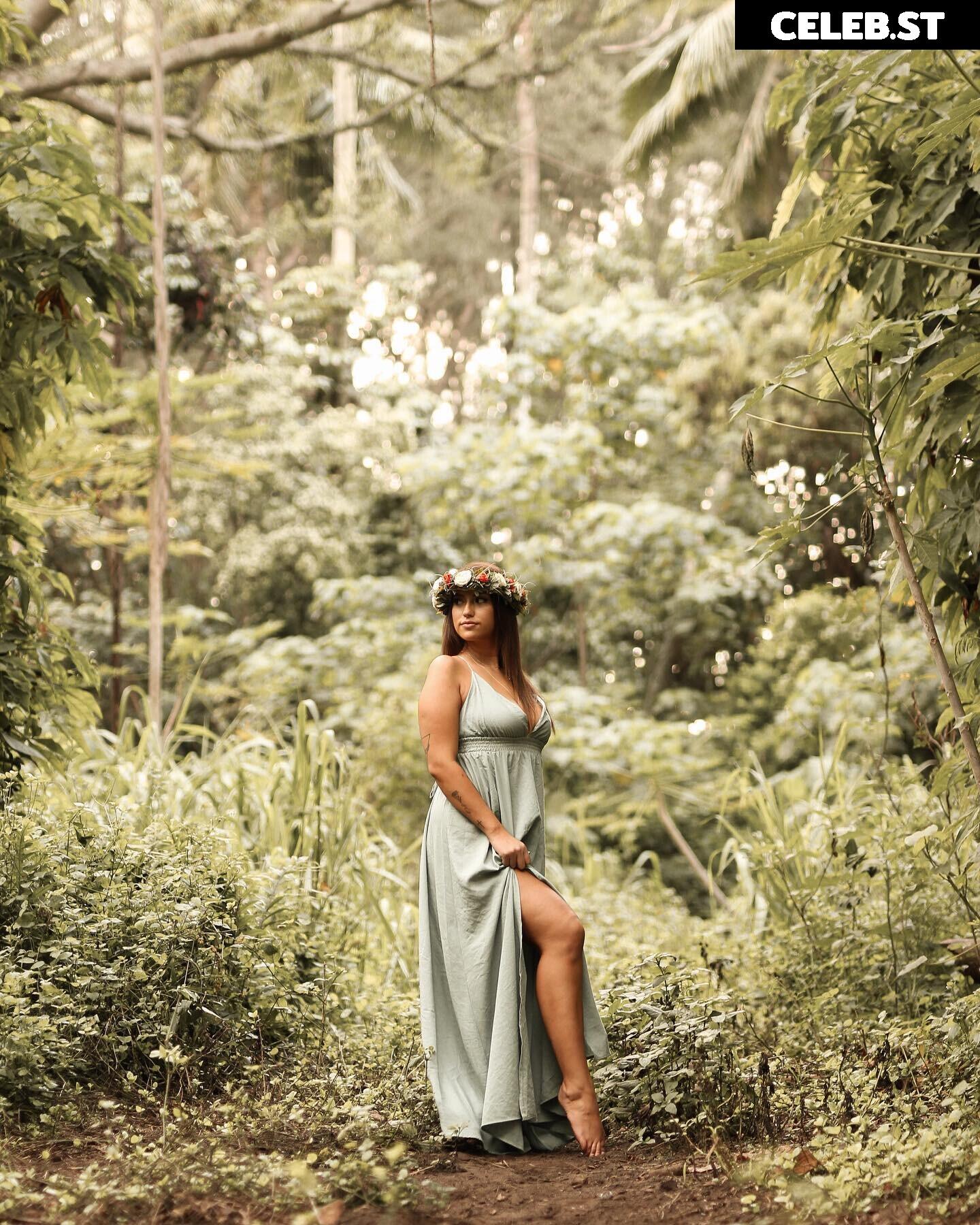 Clara Gomez/ Claraatwork Image 22697057