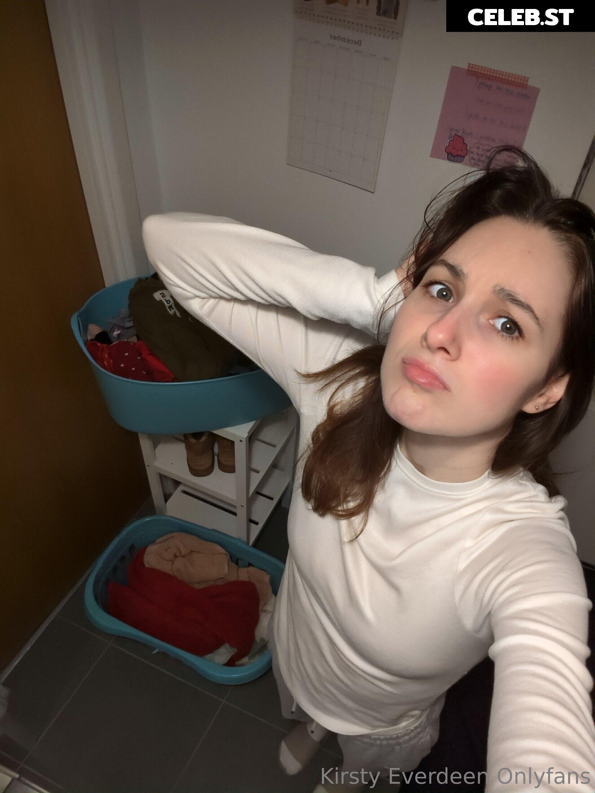 Kirsty Everdeen / kirstyeverdeen Image 22691849
