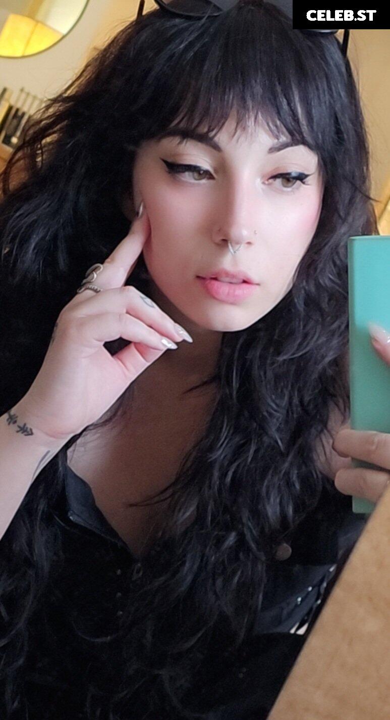 Layna lazar Image 22693801