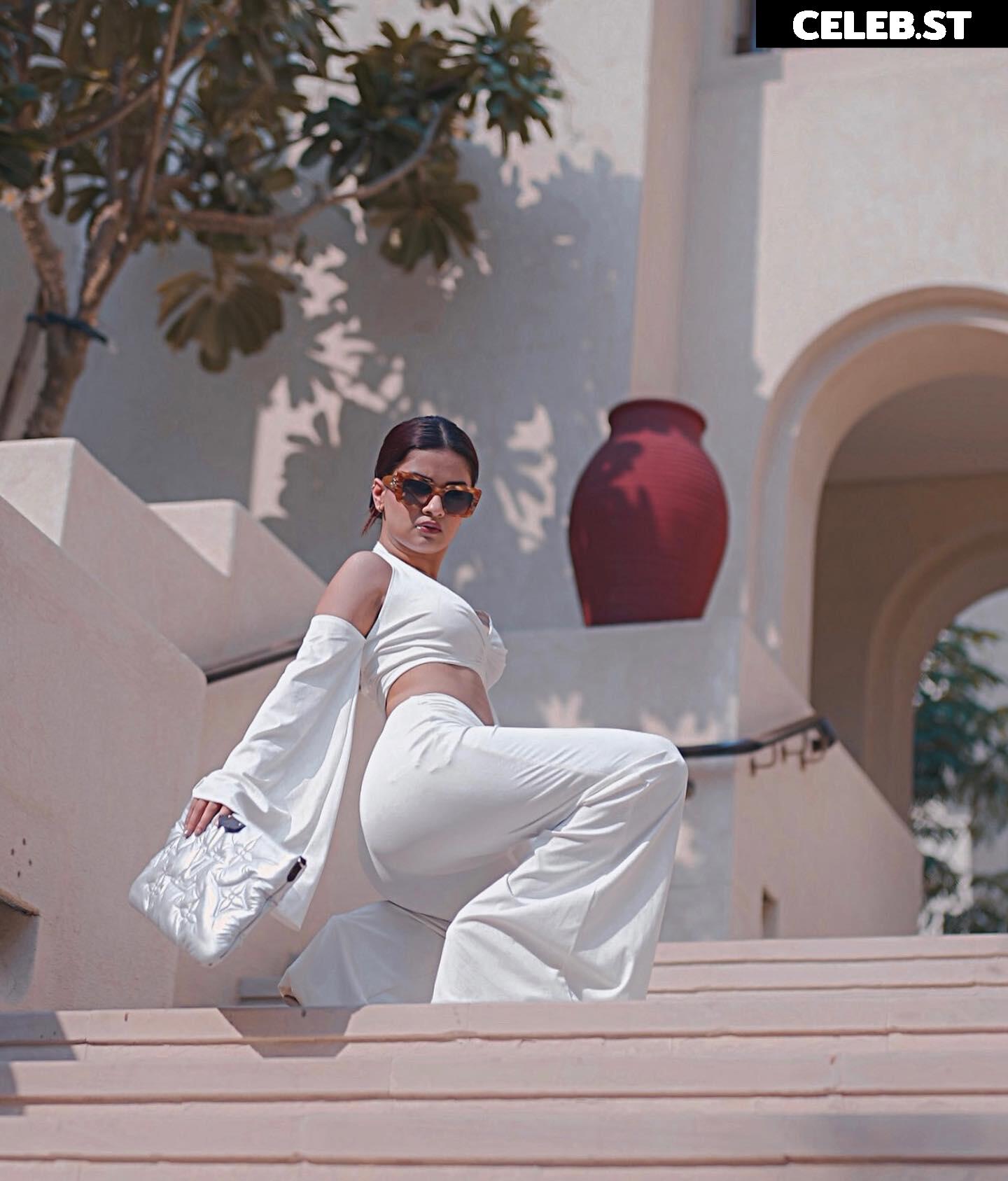 Avneet Kaur Image 22699526