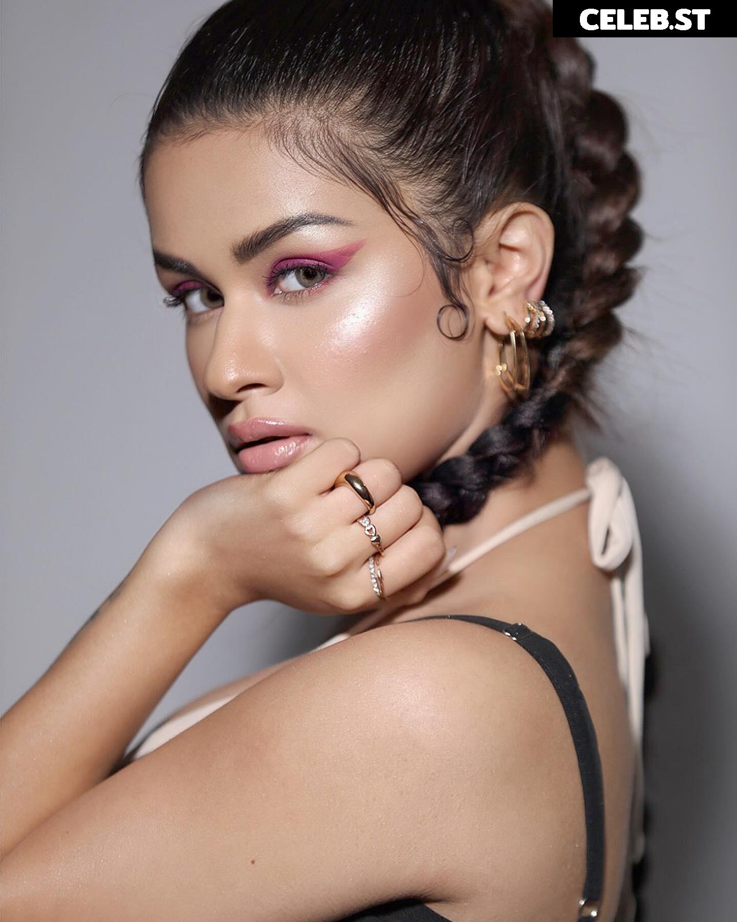 Avneet Kaur Image 22699517