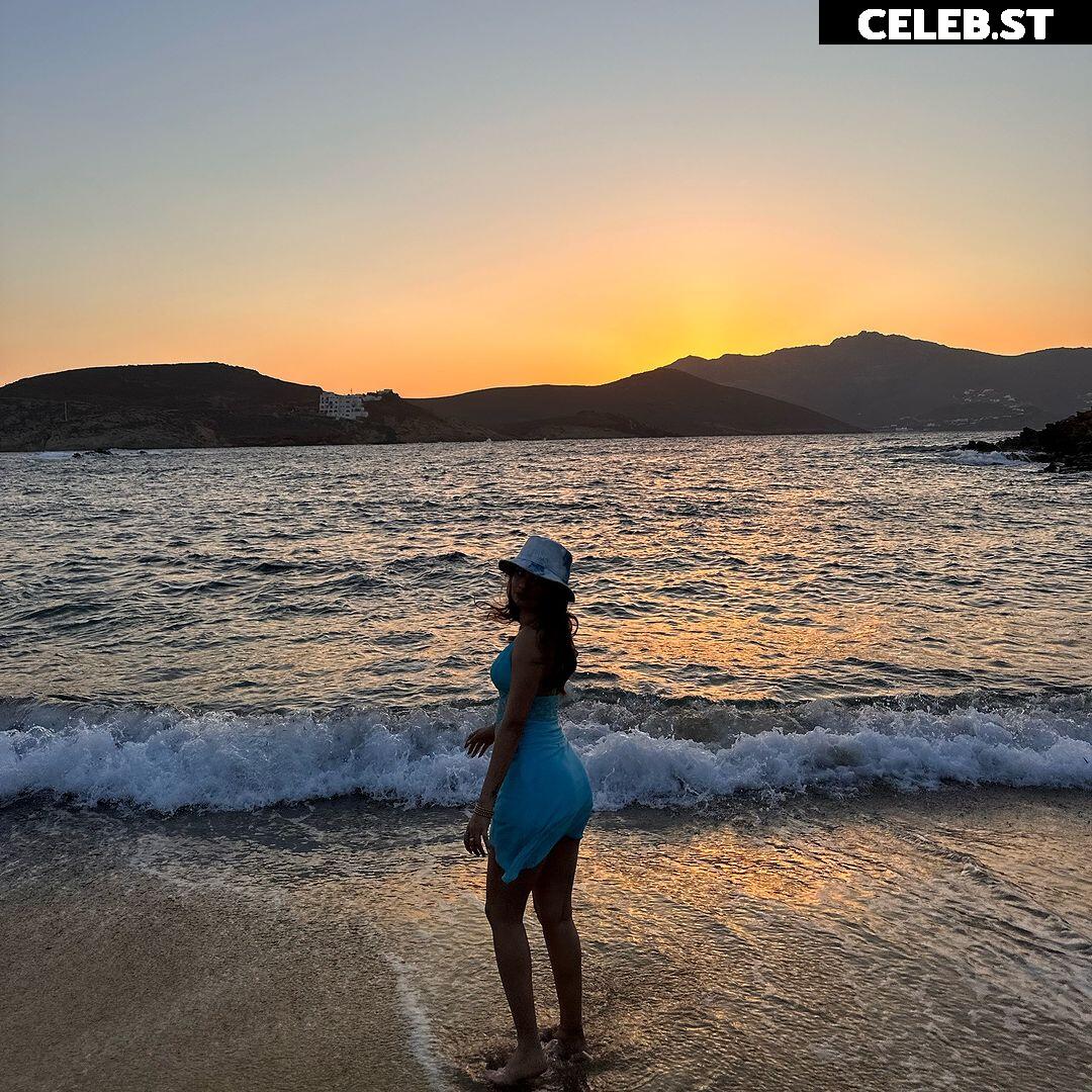 Avneet Kaur Image 22699436
