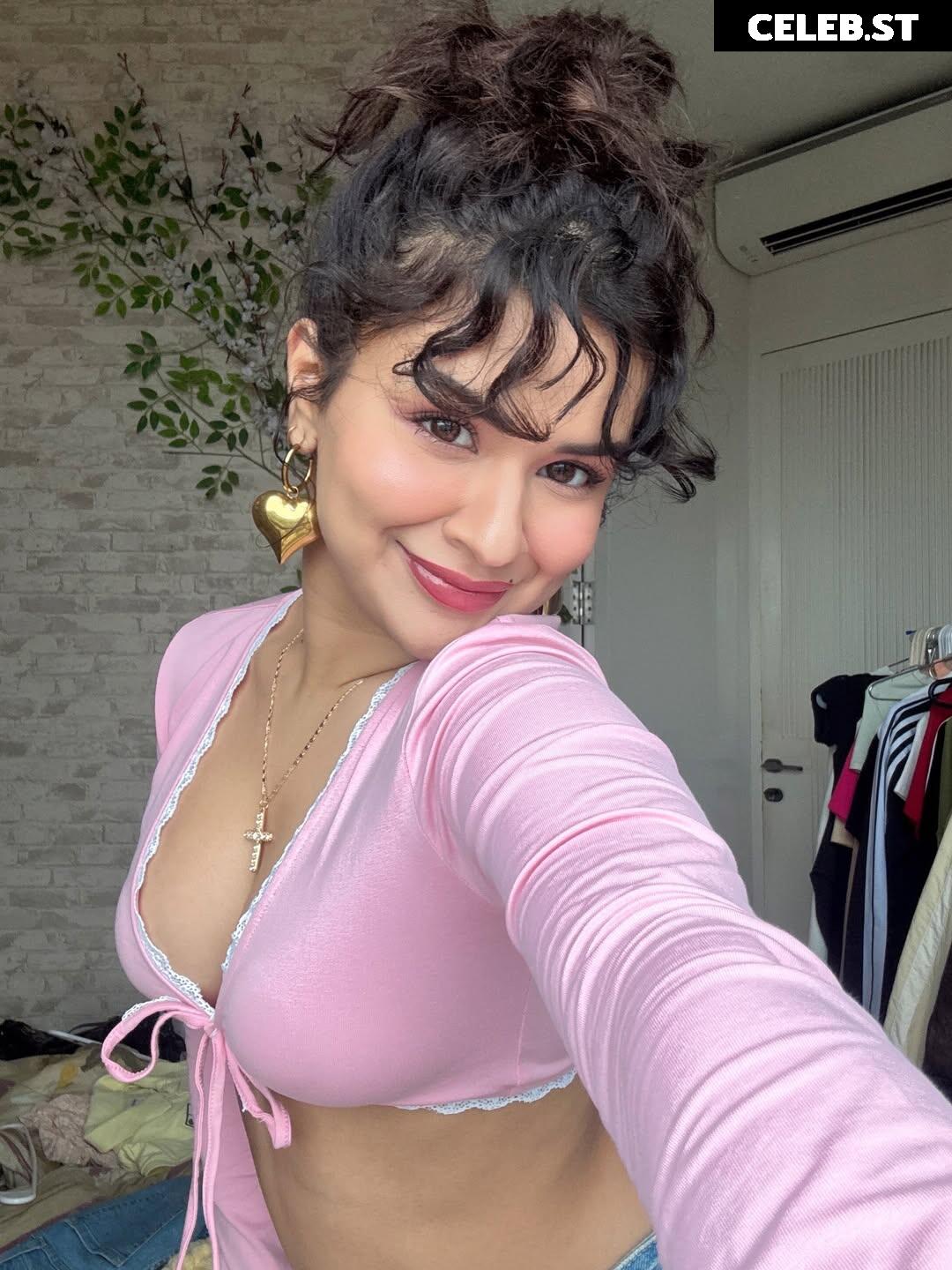 Avneet Kaur Image 22699613