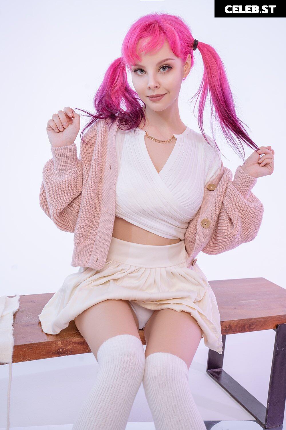 Helly Von Valentine / Disharmonica (Social media content thread) Image 22687102