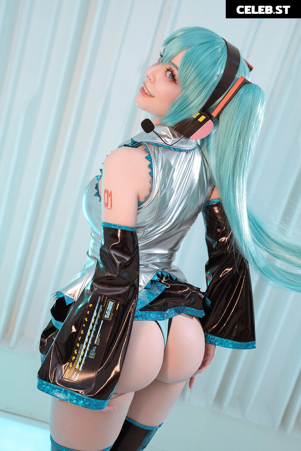 Helly Von Valentine / Disharmonica (Social media content thread) Image 22687139