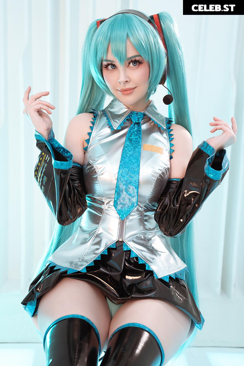 Helly Von Valentine / Disharmonica (Social media content thread) Image 22687146