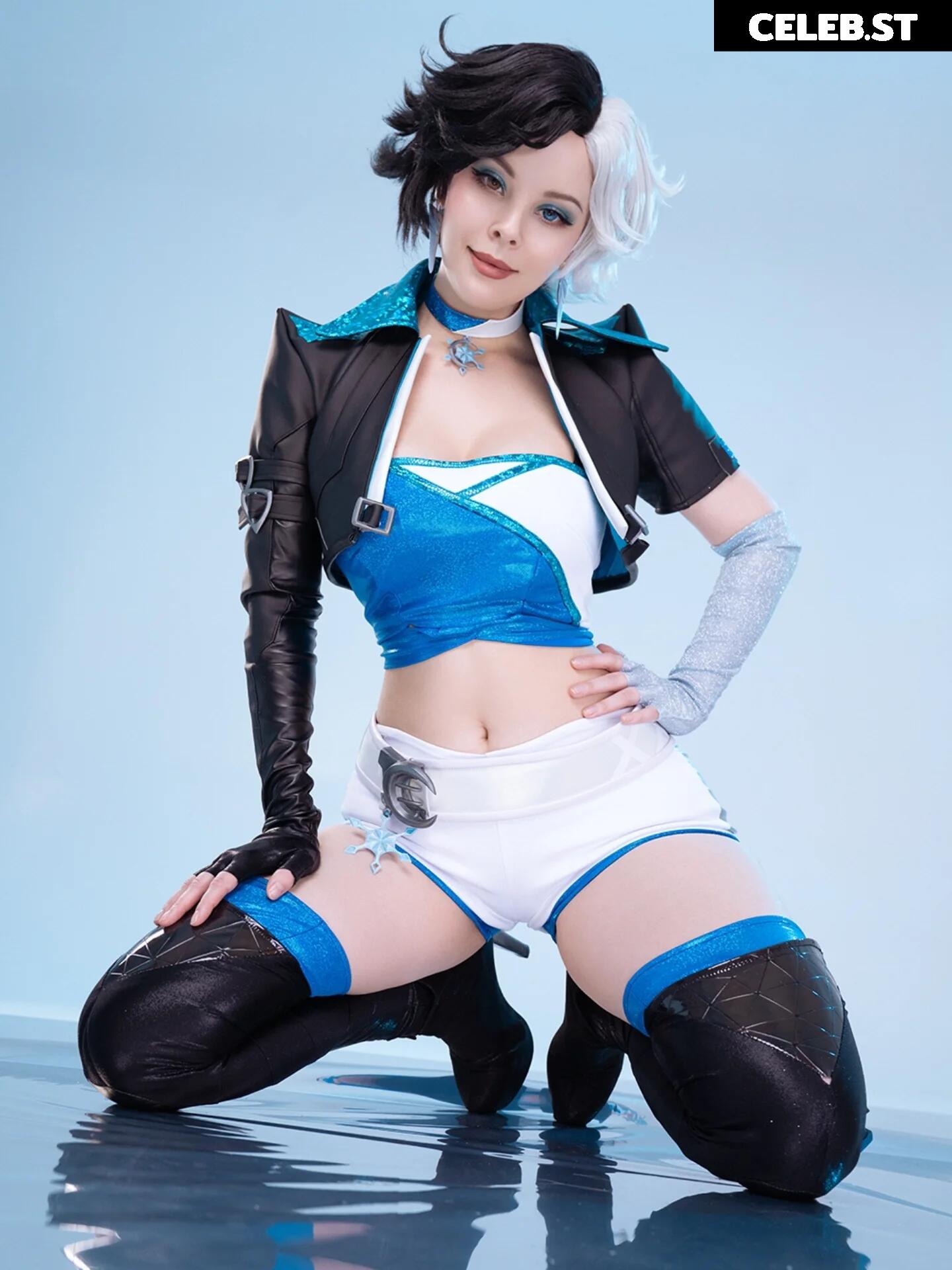 Helly Von Valentine / Disharmonica (Social media content thread) Image 22687213