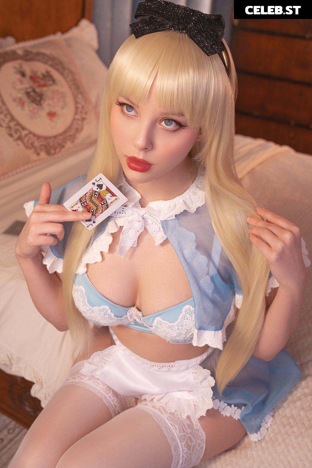 Helly Von Valentine / Disharmonica (Social media content thread) Image 22687248