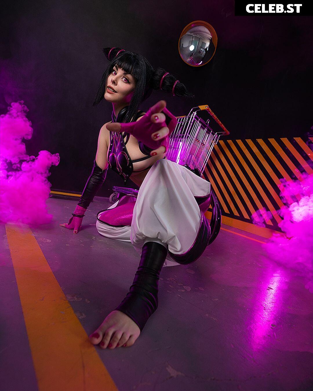 Helly Von Valentine / Disharmonica (Social media content thread) Image 22686980