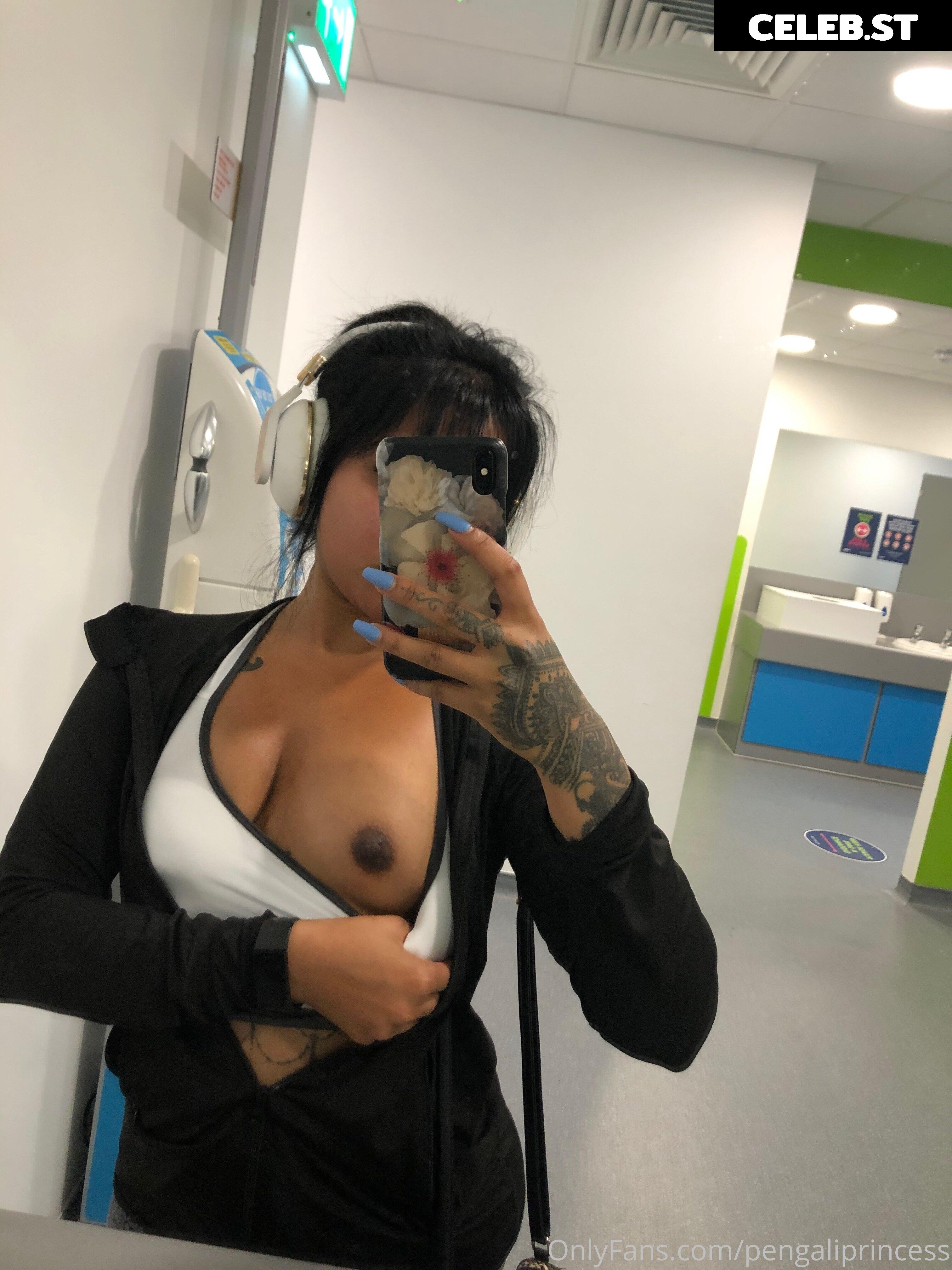 Yasmina Khan Image 2242787