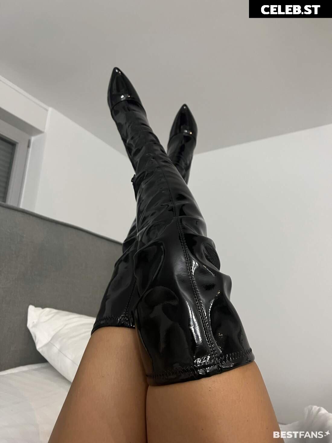 Vanessa Mariposa Image 2236431