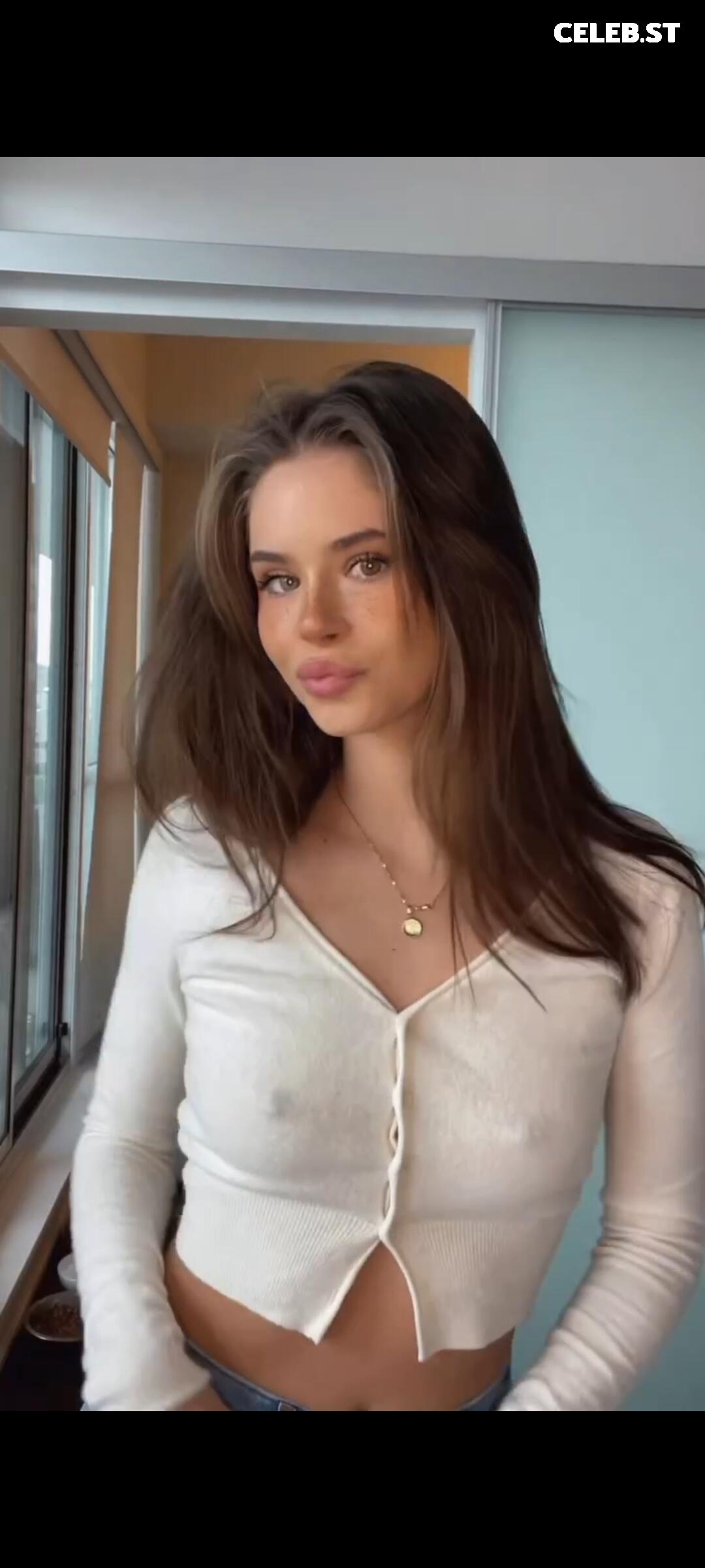 Emily Nicole Levy Image 2225520