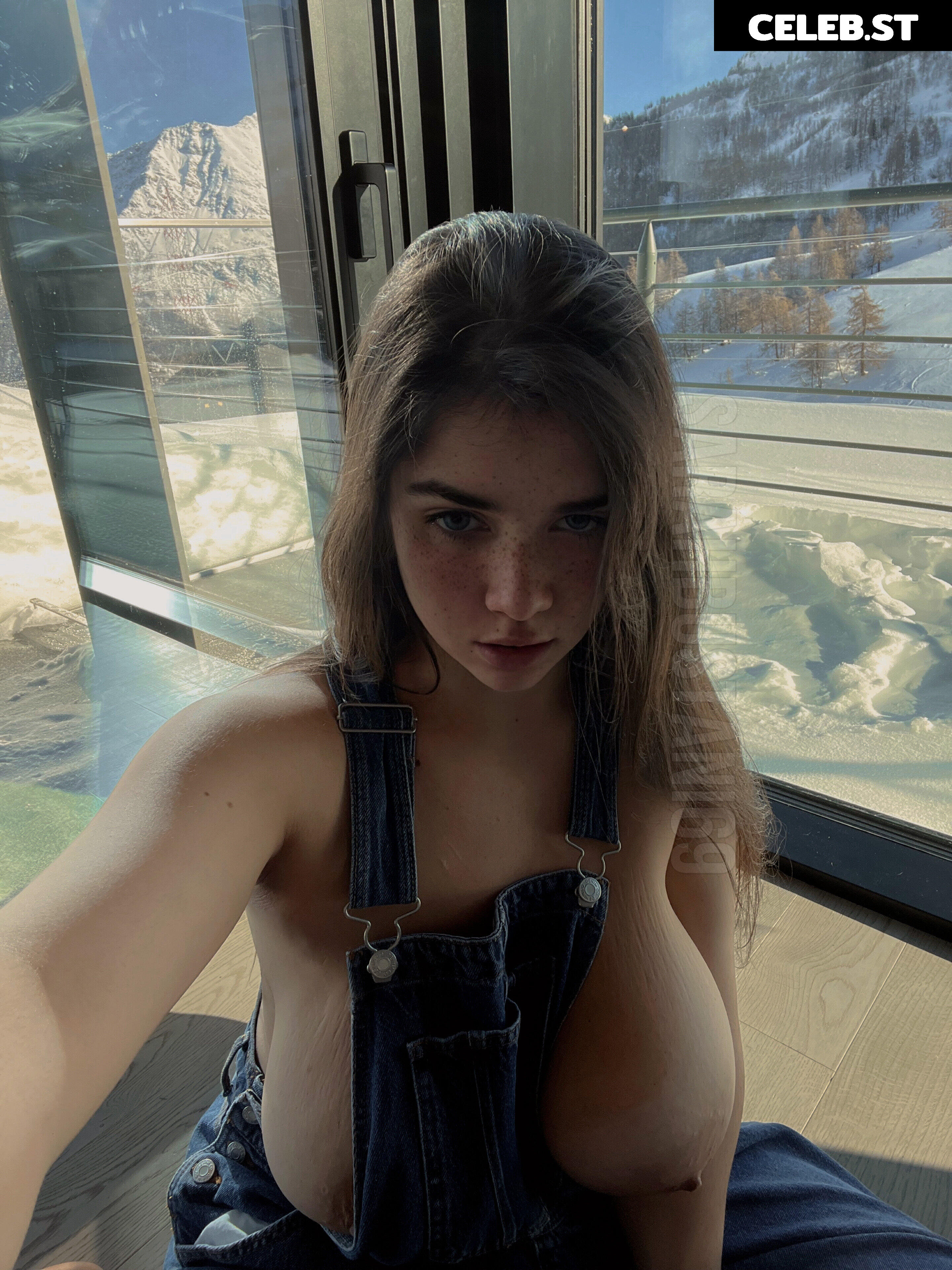 Sarah Bustani Image 2226604