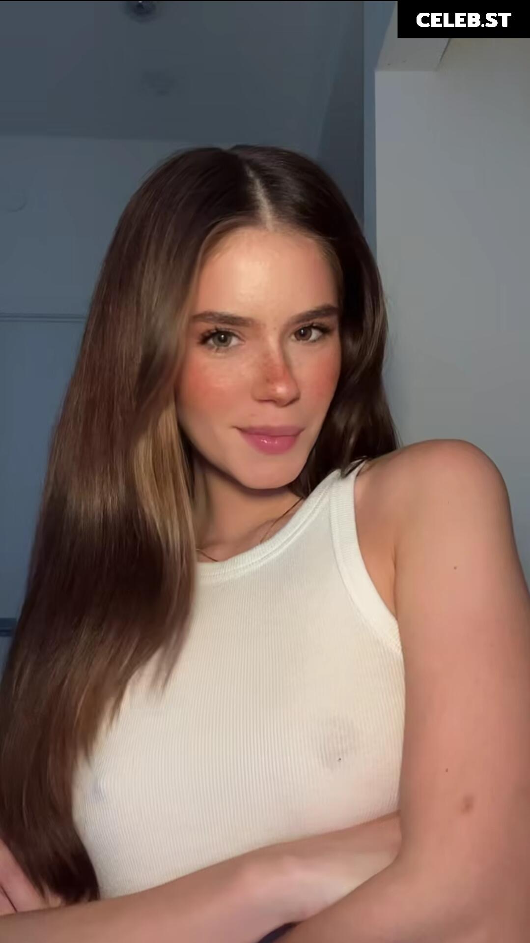 Emily Nicole Levy Image 2226229