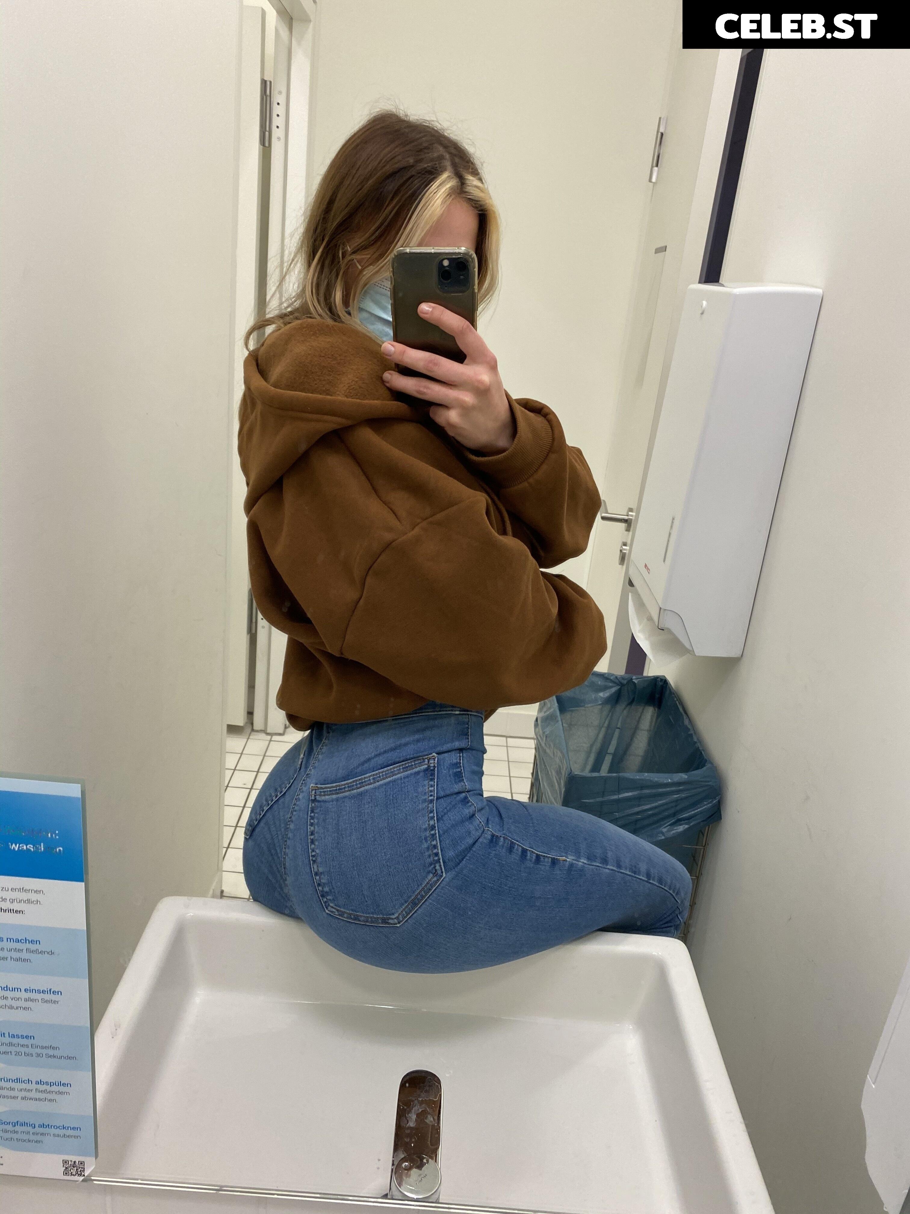 Zoeywgr Image 2202364