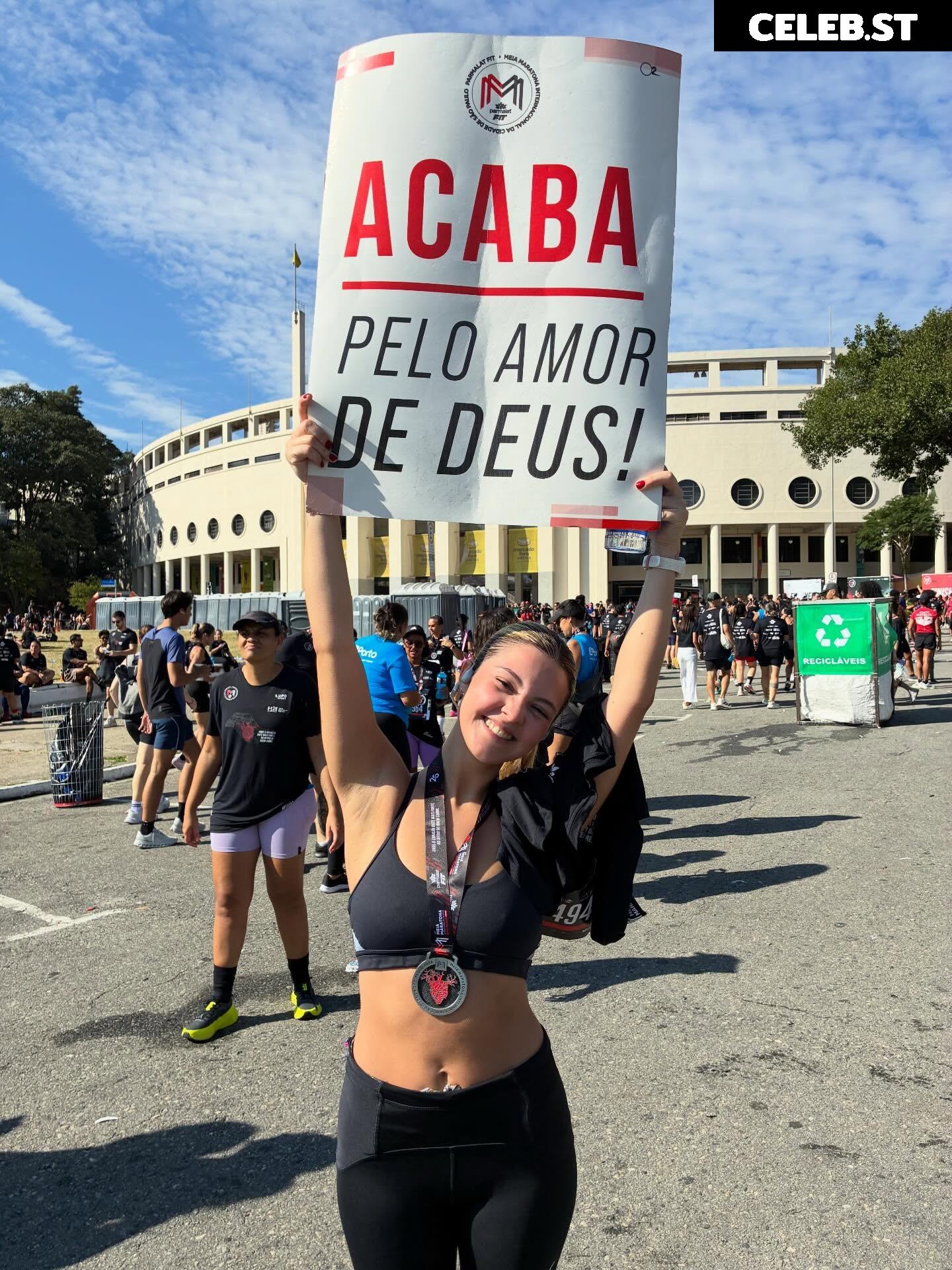 Julia Gomes Image 23974644