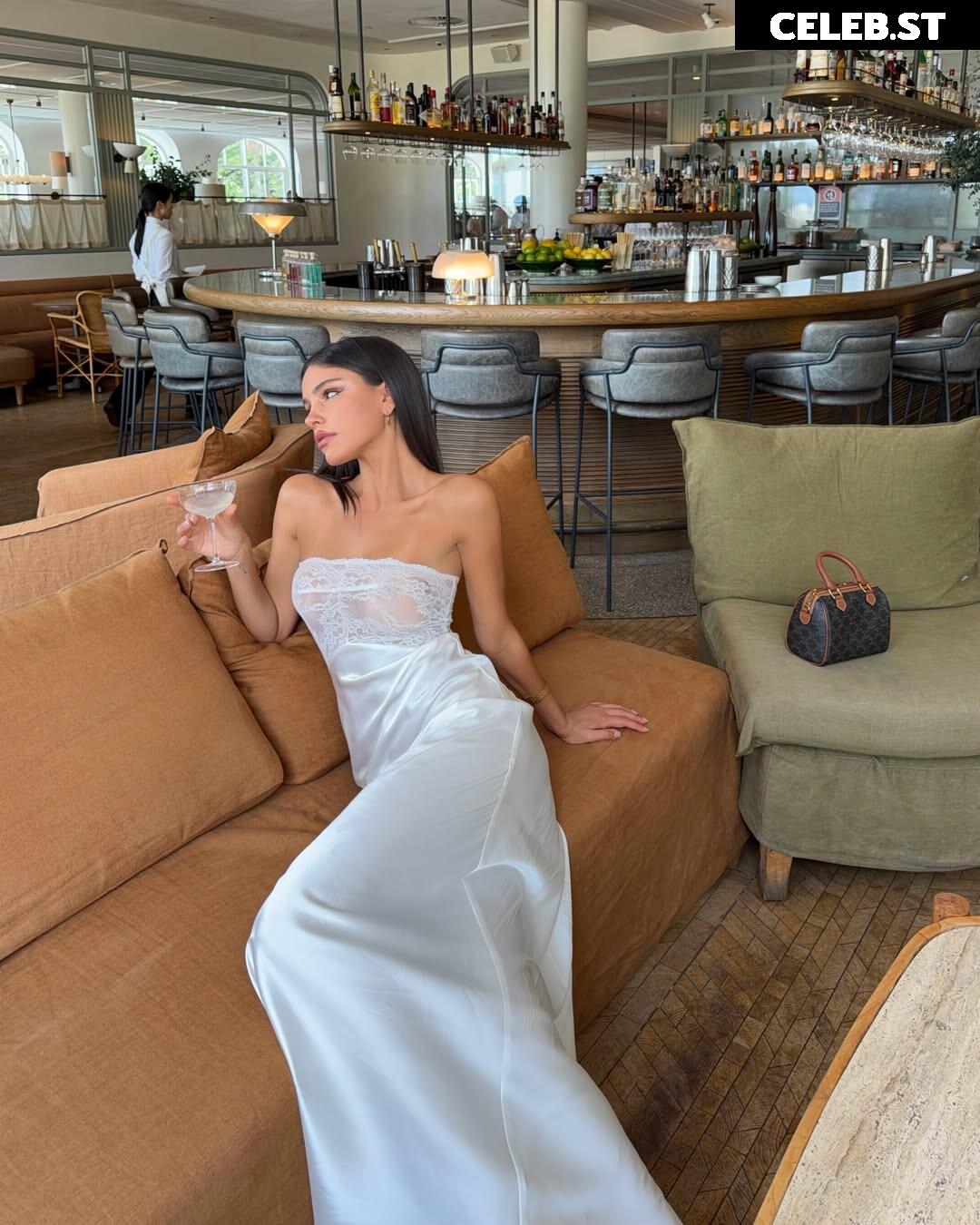 Olivia Grivas / Liv Grivas Image 23972582