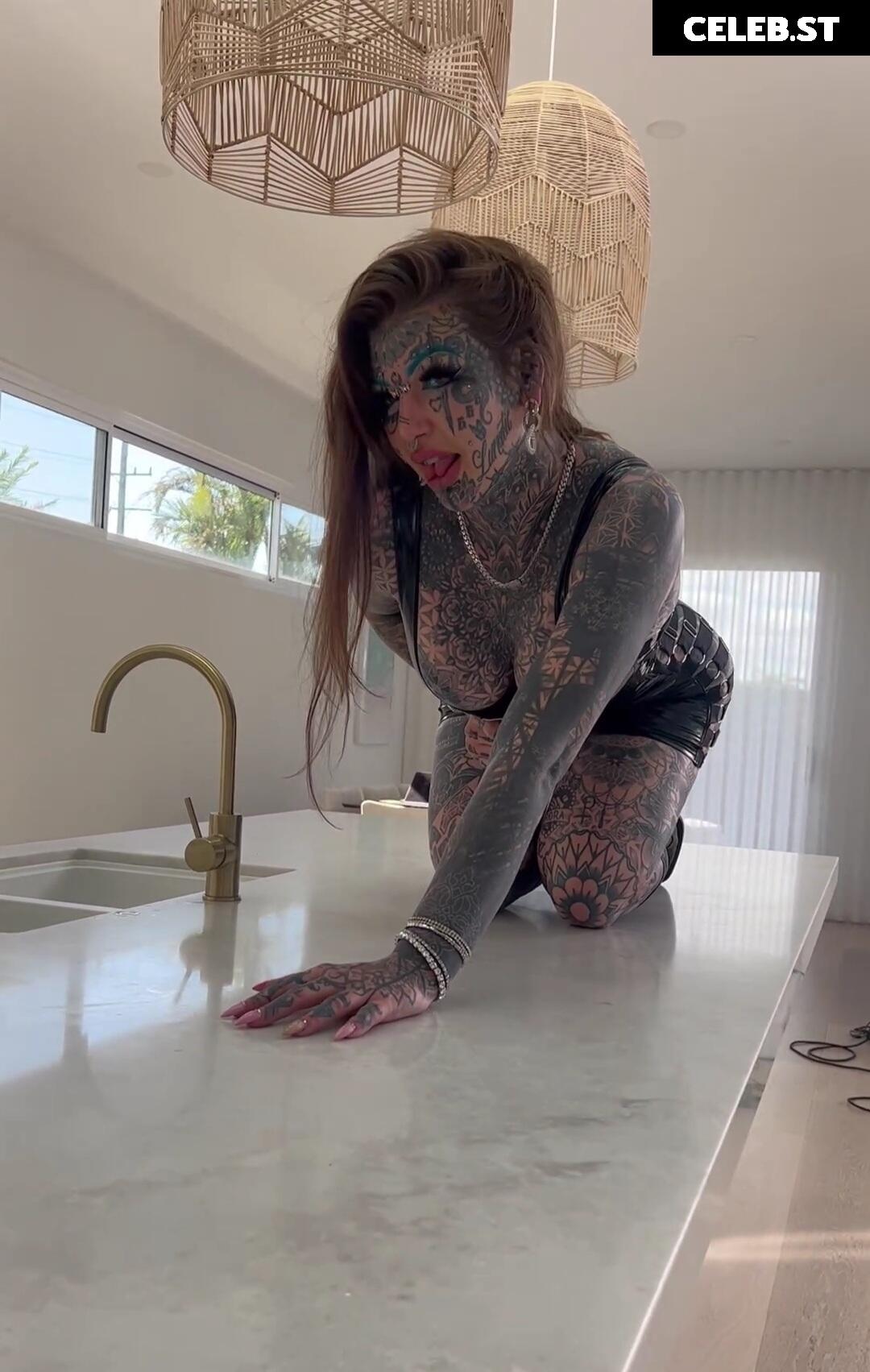 Amber Luke Image 2394101