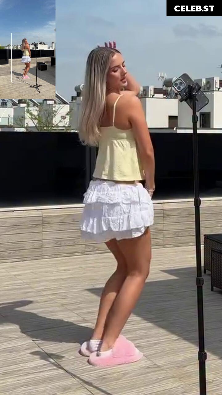 Lia Sikora - @ liasikora Image 23917813