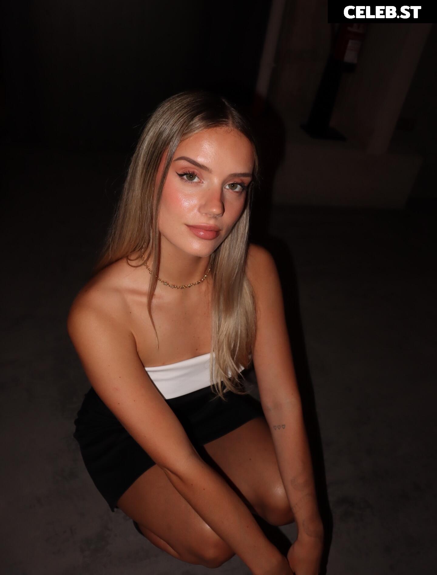 Lia Sikora - @ liasikora Image 23917840