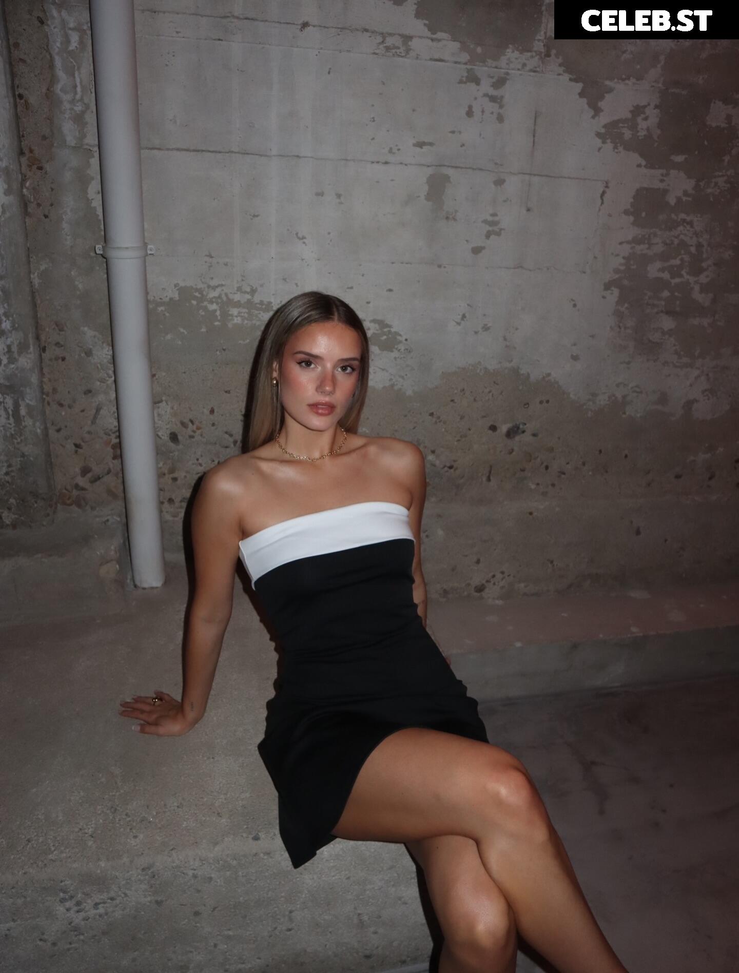 Lia Sikora - @ liasikora Image 23917845