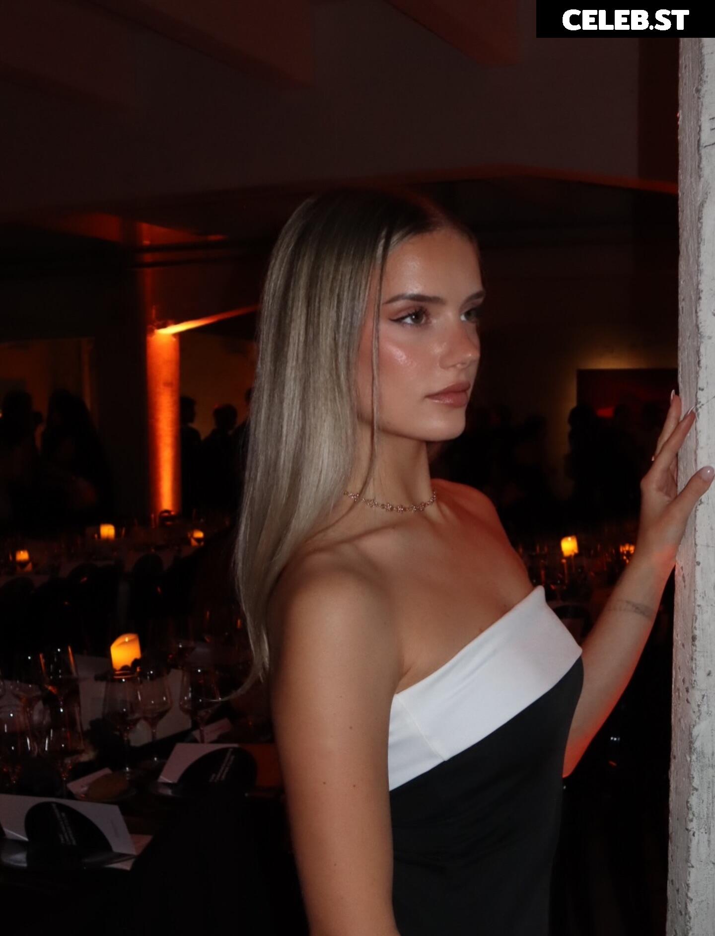 Lia Sikora - @ liasikora Image 23917844