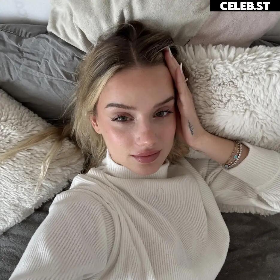 Lia Sikora - @ liasikora Image 23917585