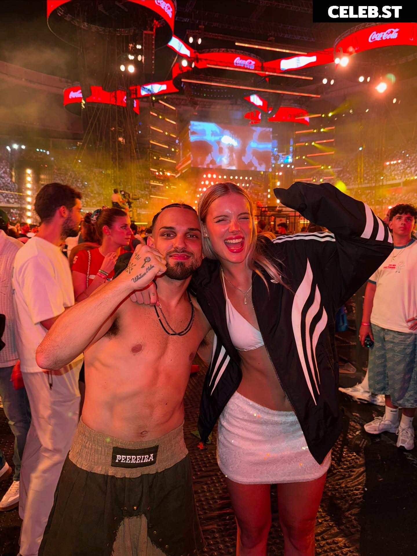 Lia Sikora - @ liasikora Image 23917527