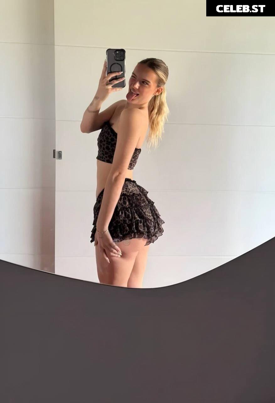 Lia Sikora - @ liasikora Image 23917505