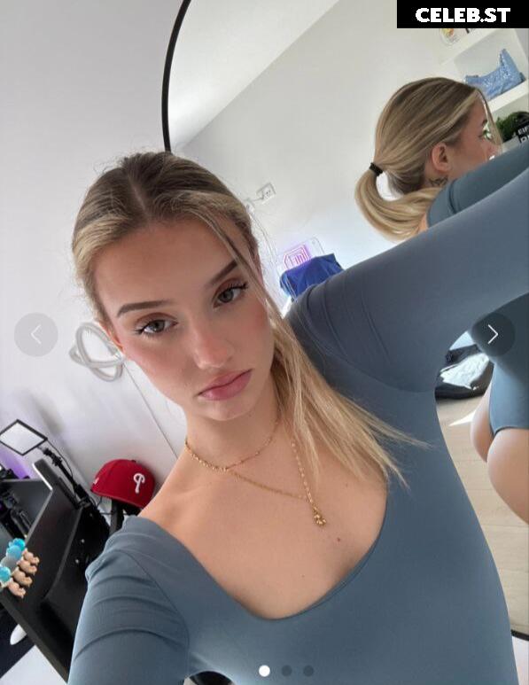 Lia Sikora - @ liasikora Image 23917460