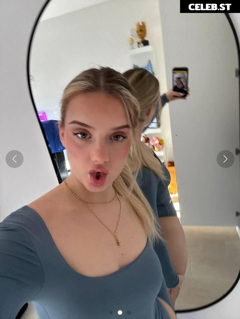 Lia Sikora - @ liasikora Image 23917465