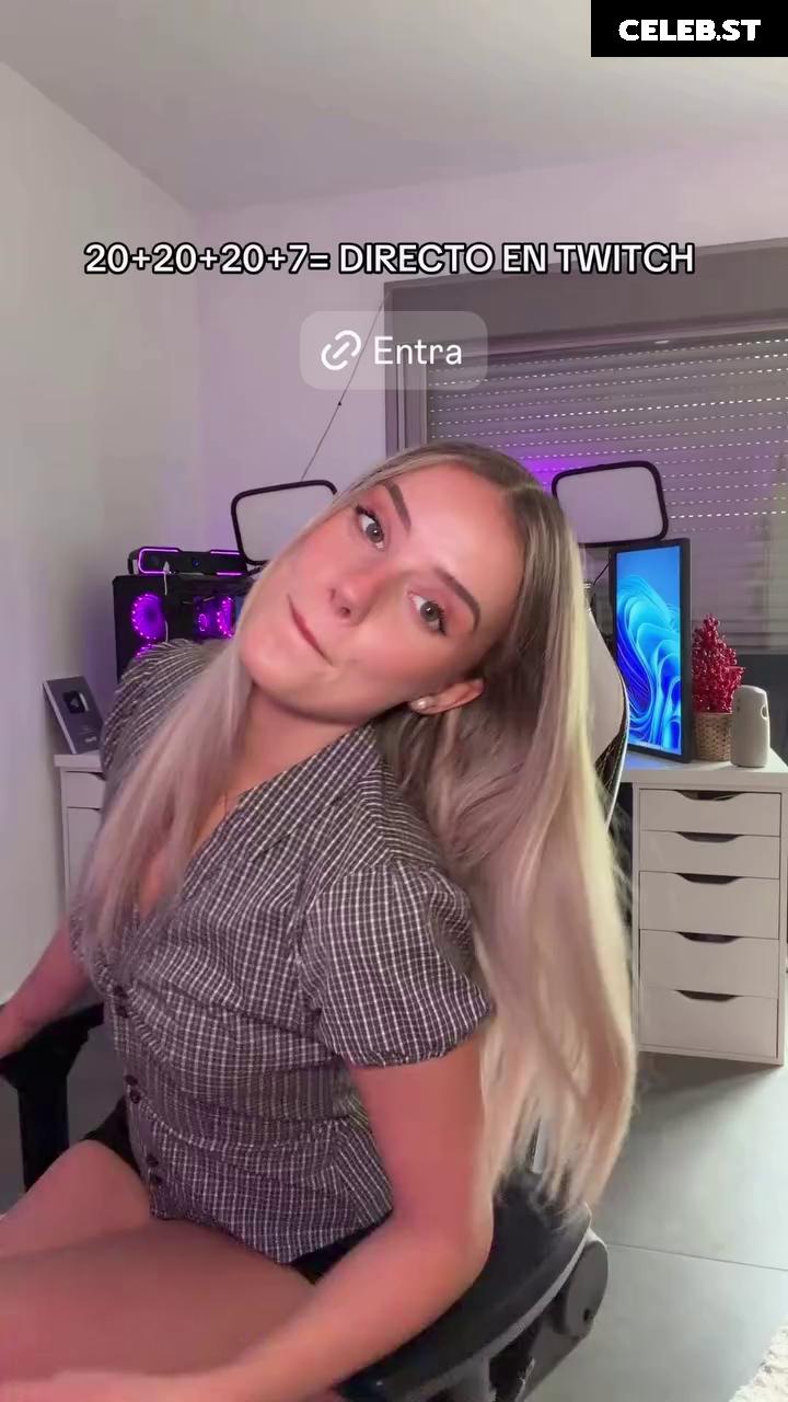 Lia Sikora - @ liasikora Image 23917785