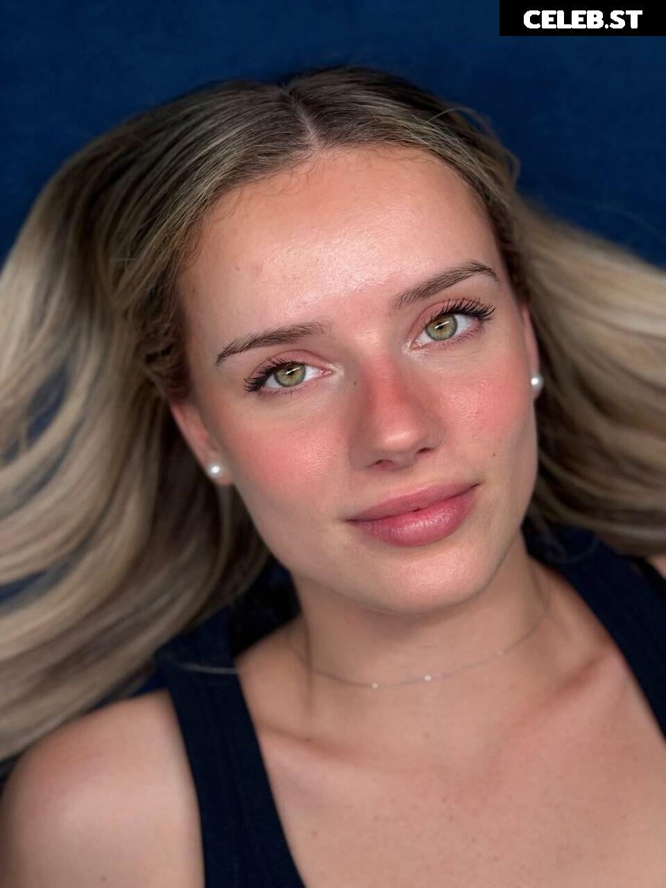 Lia Sikora - @ liasikora Image 23917776