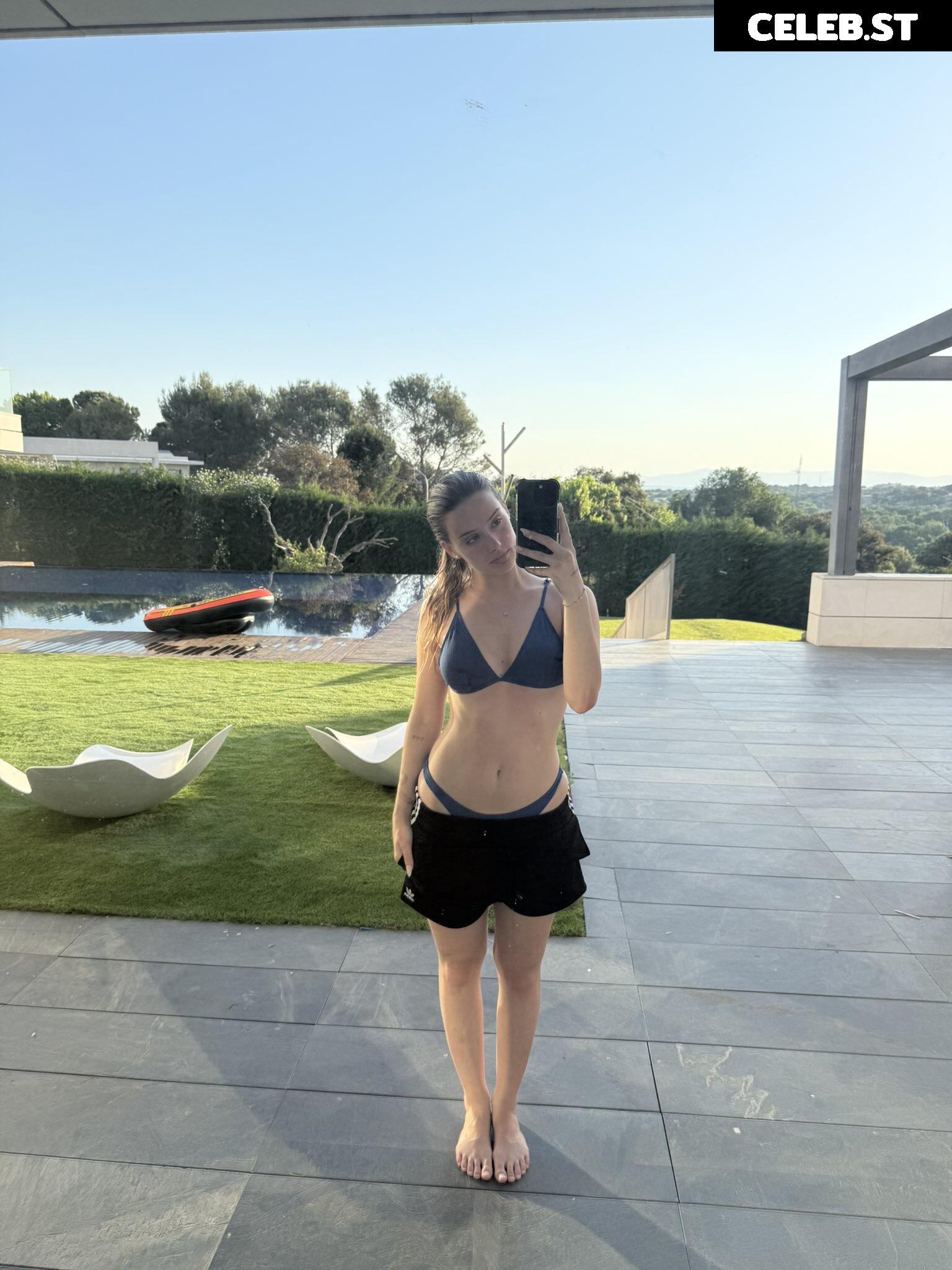 Lia Sikora - @ liasikora Image 23917685