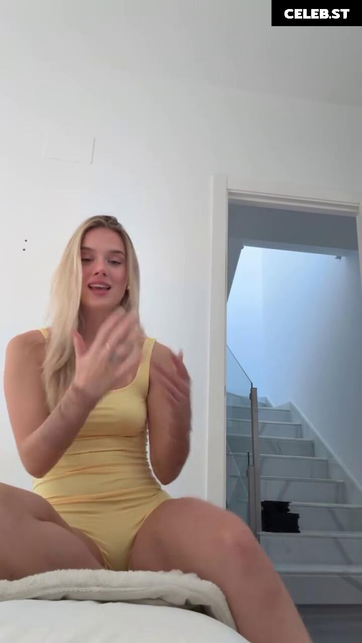 Lia Sikora - @ liasikora Image 23917603