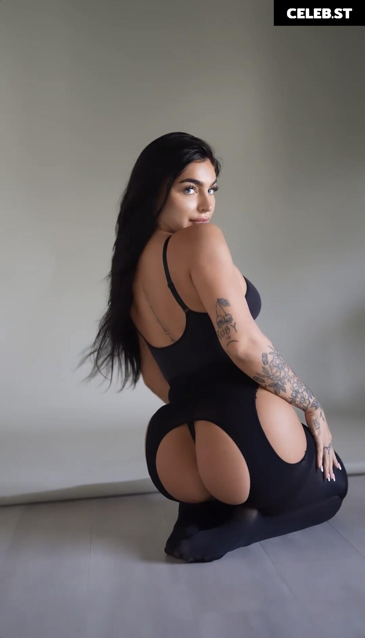 Emily Rinaudo | EmjayyPlays Image 23929320