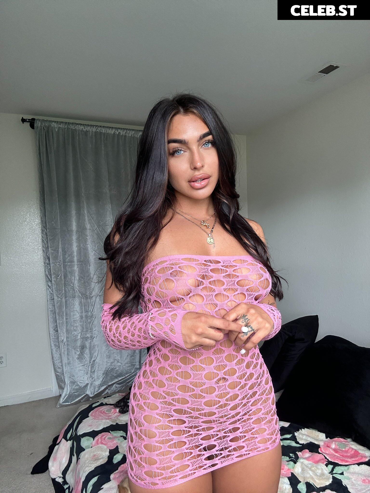Emily Rinaudo | EmjayyPlays Image 23929303