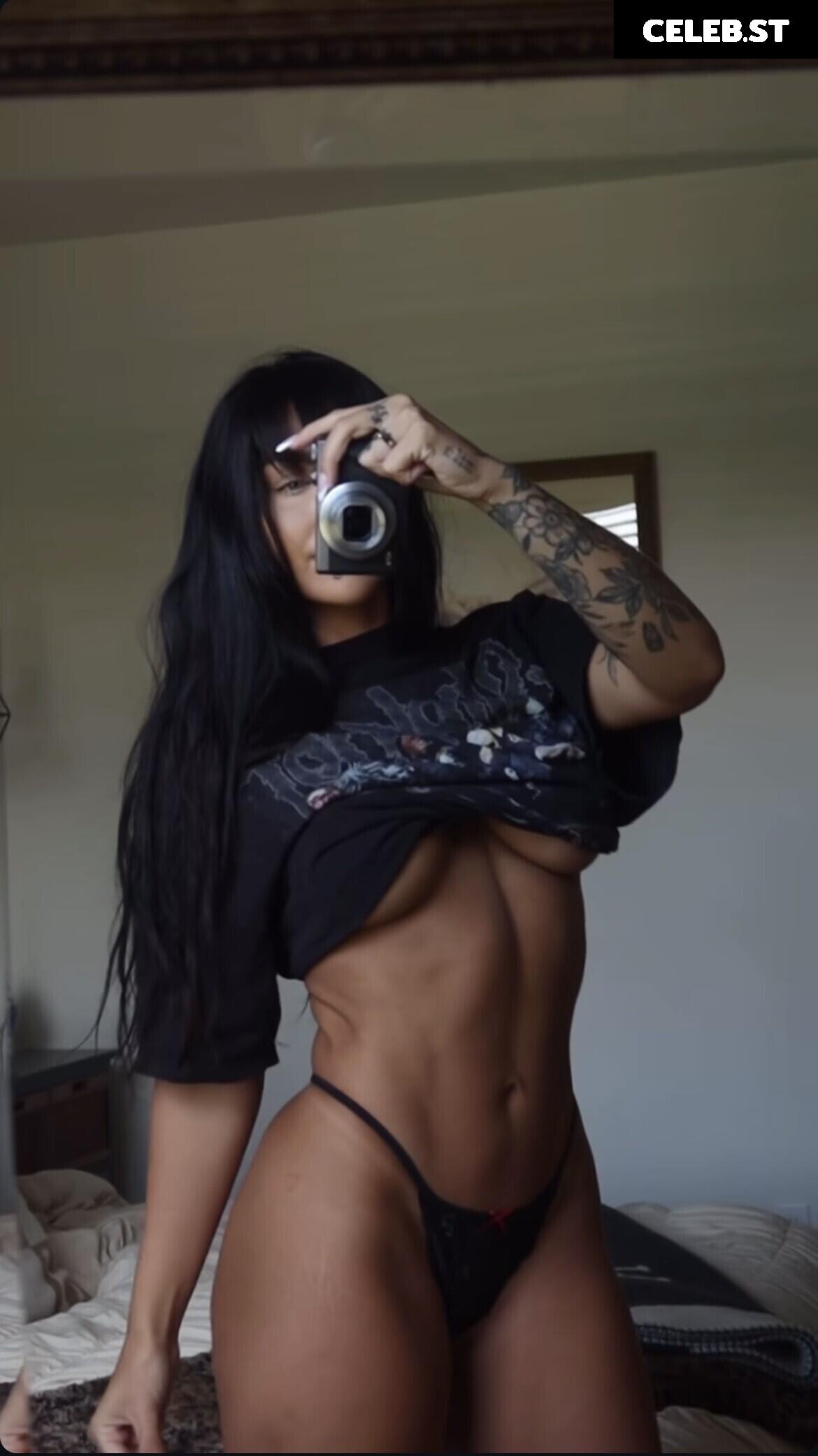 Emily Rinaudo | EmjayyPlays Image 23929368