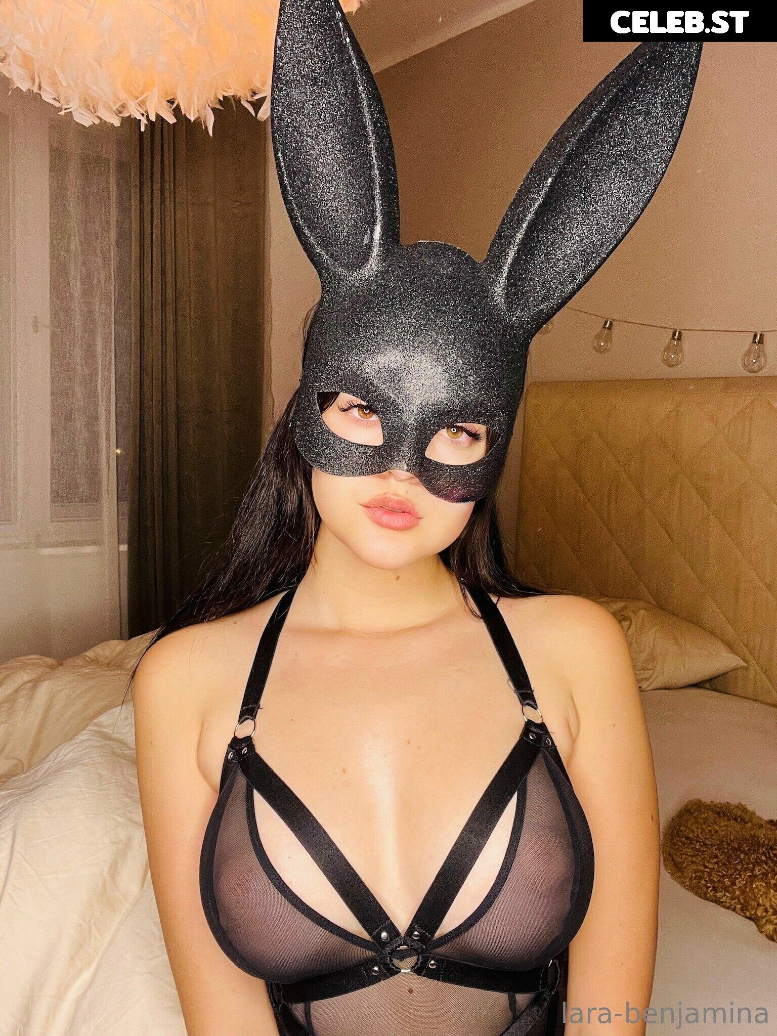 Lara Winter Image 2393136