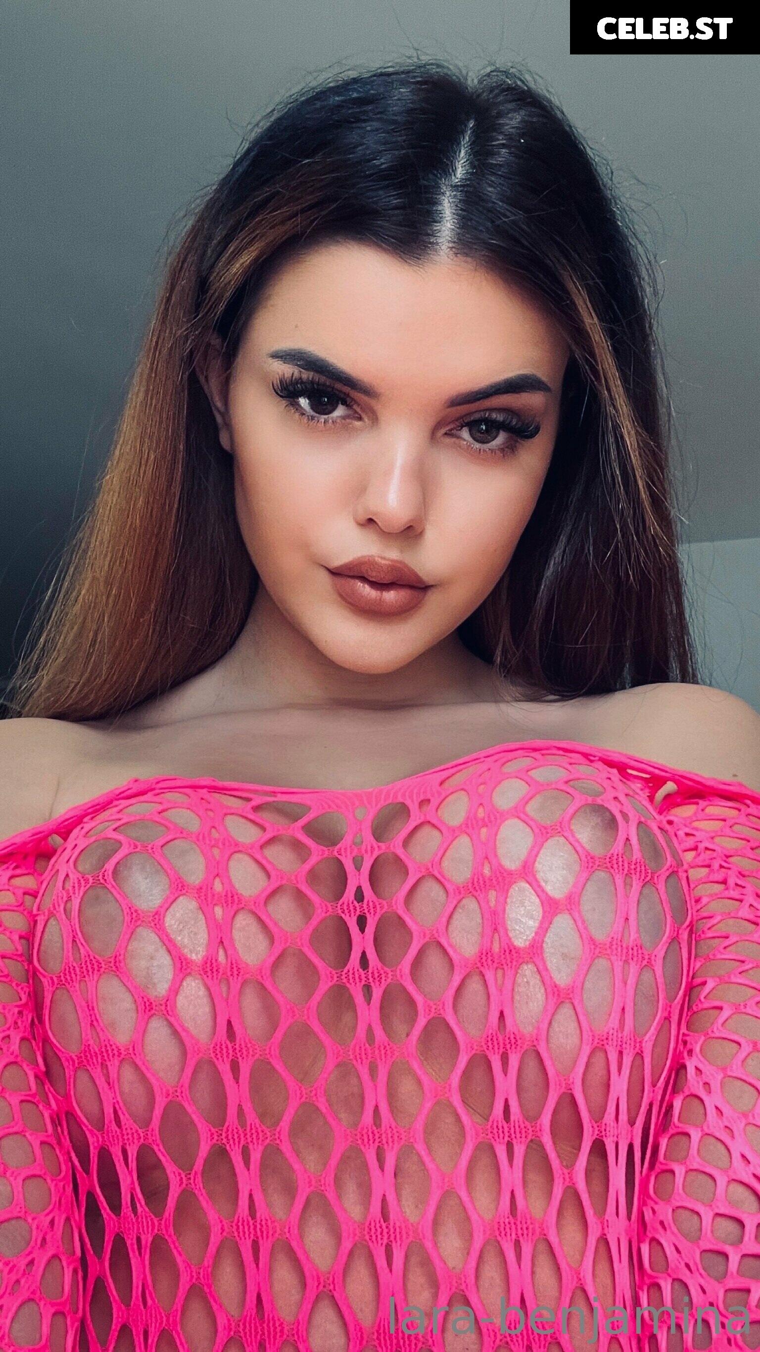 Lara Winter Image 2393344