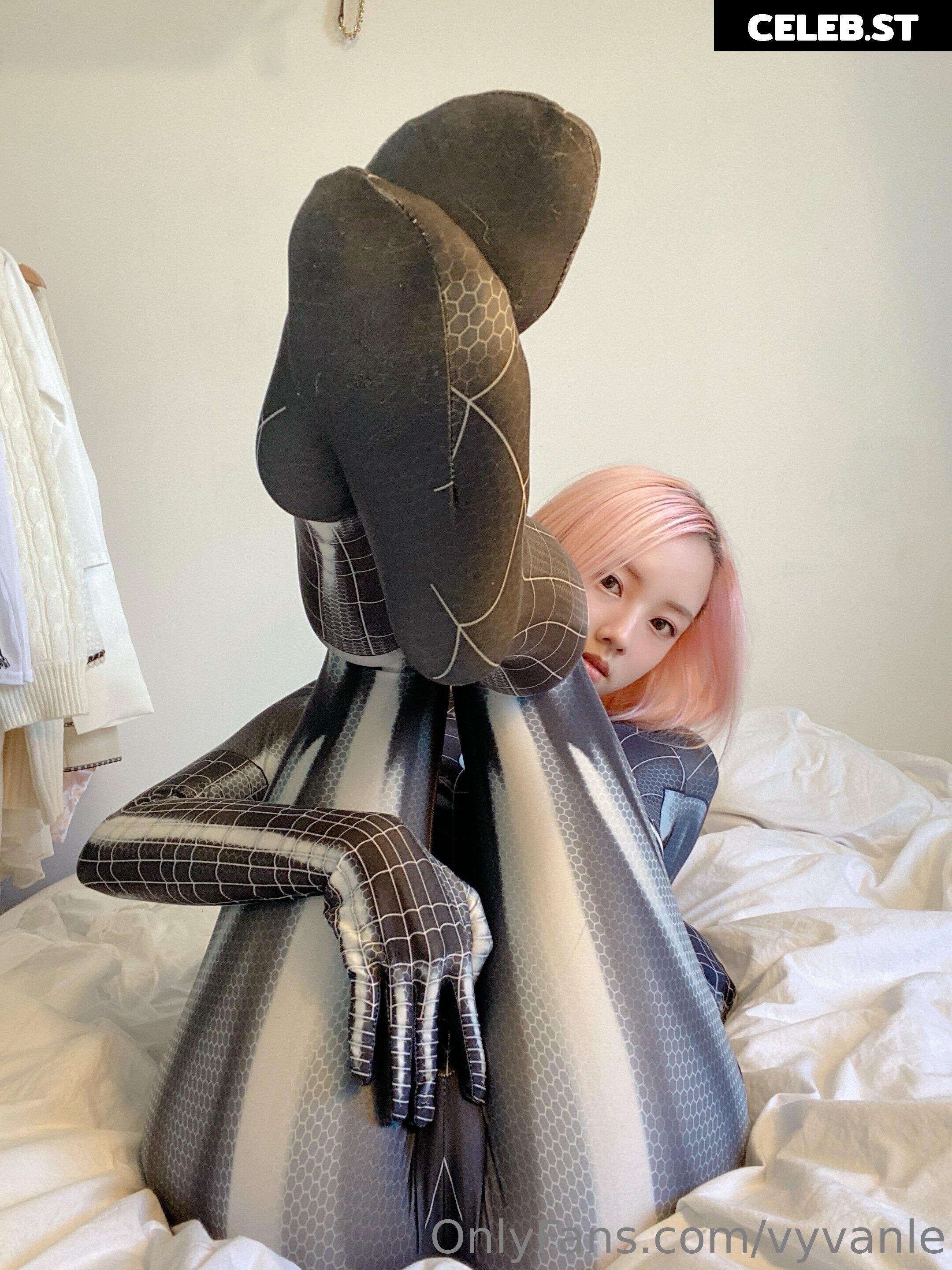 Vyvan Le Image 23874125