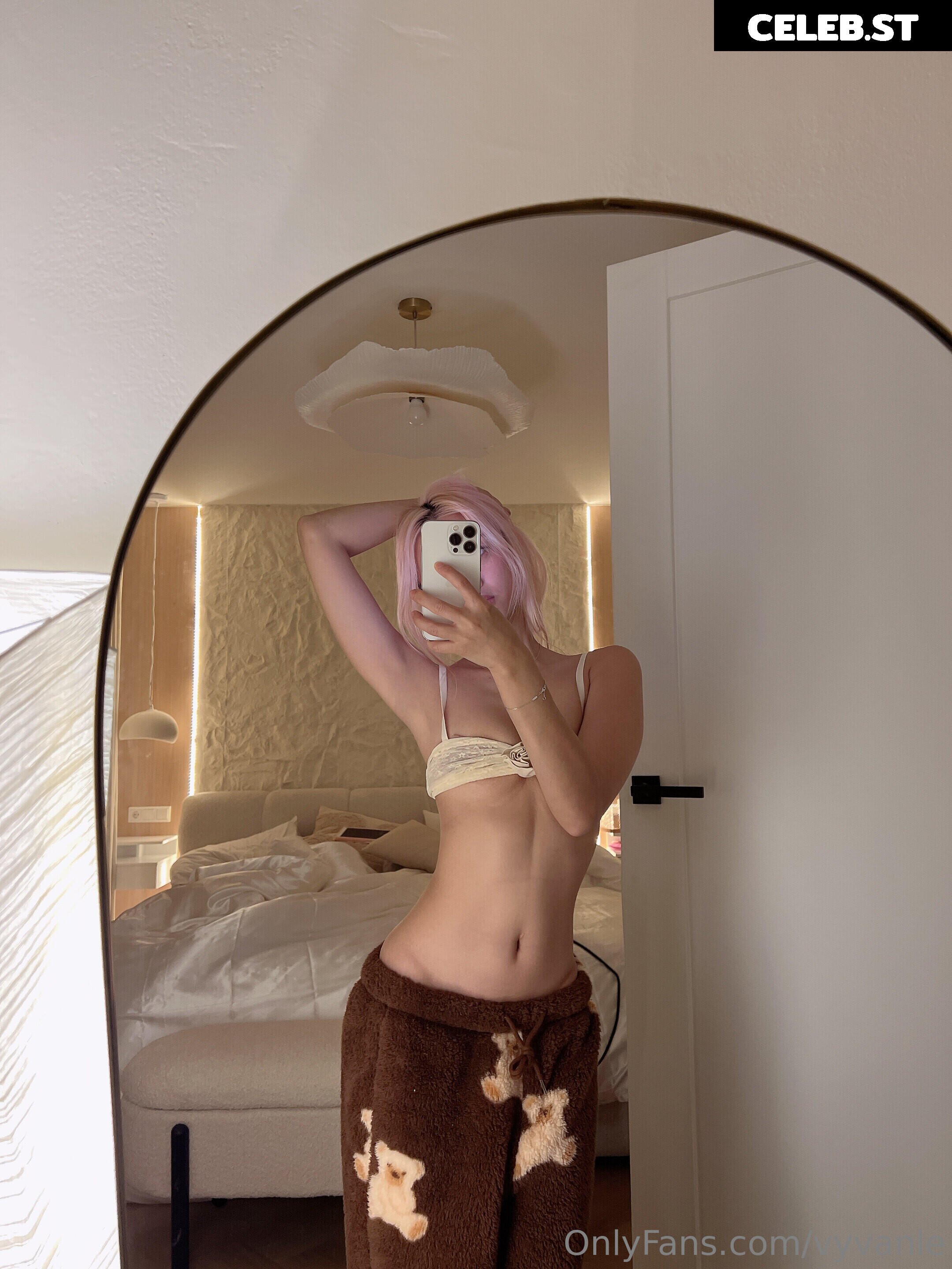 Vyvan Le Image 23876138