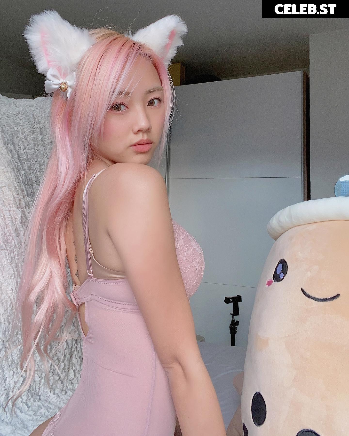 Vyvan Le Image 23873048