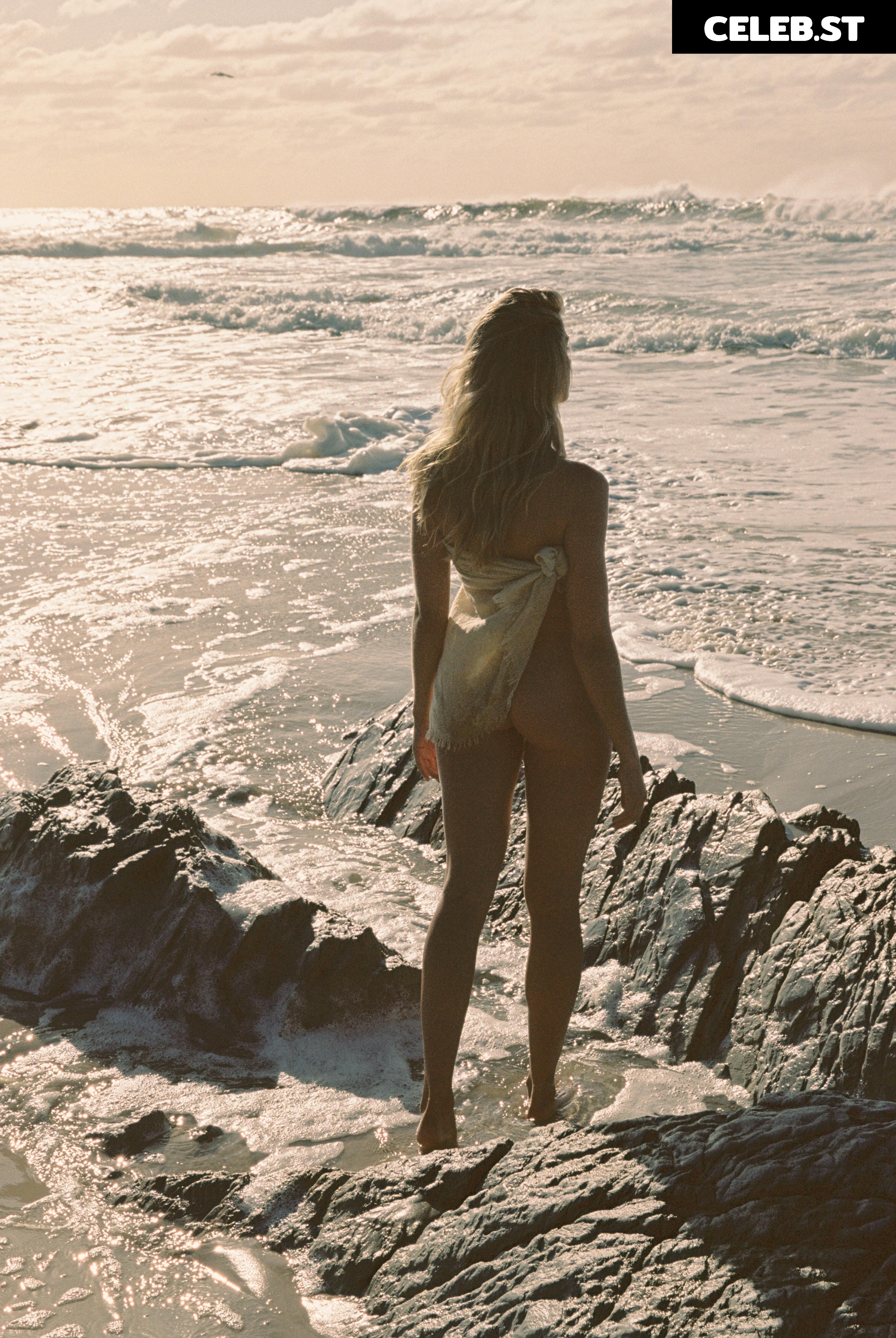 Natalie Jayne Roser/ Series Magazine Image 23845721