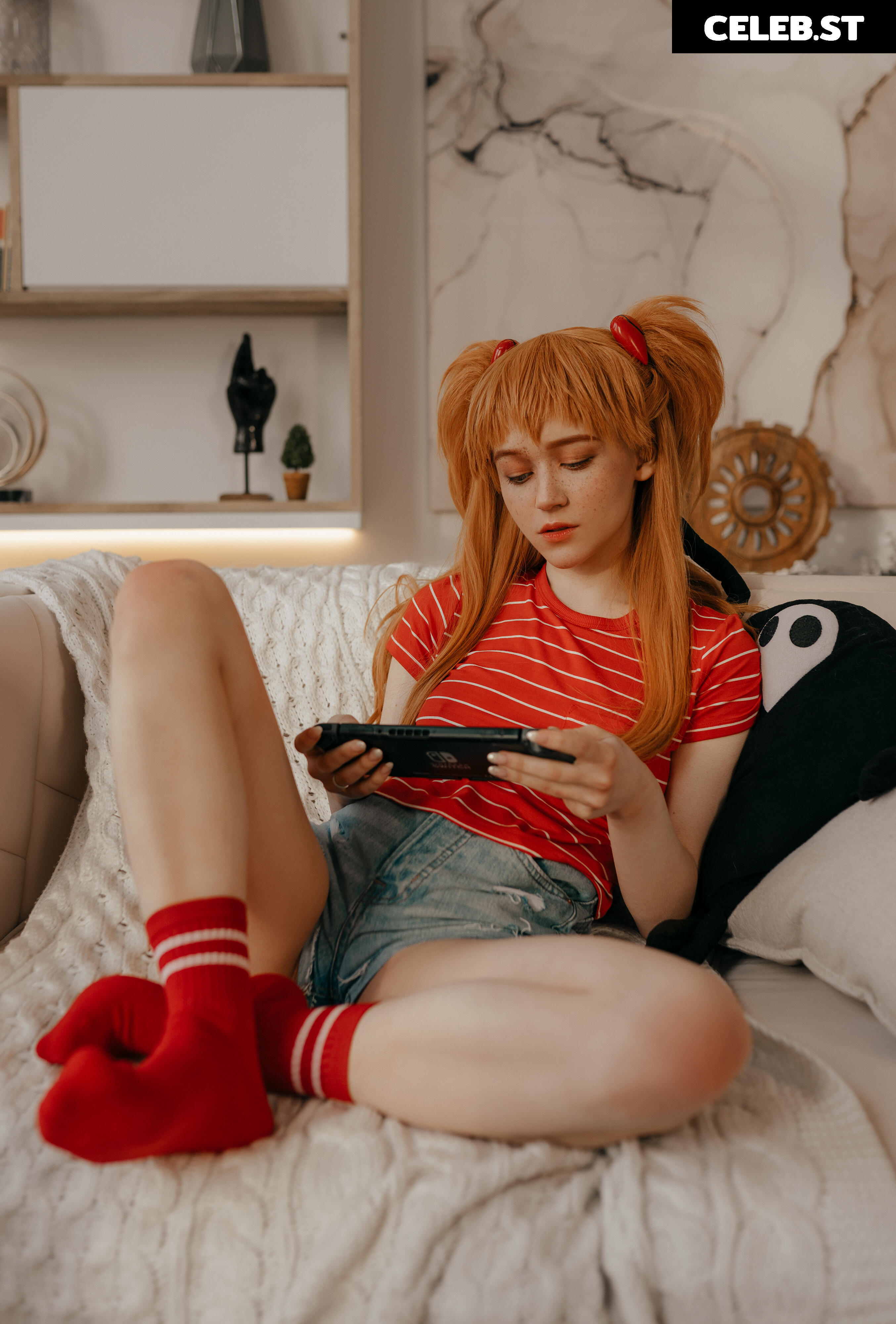 Donna loli Image 23844440