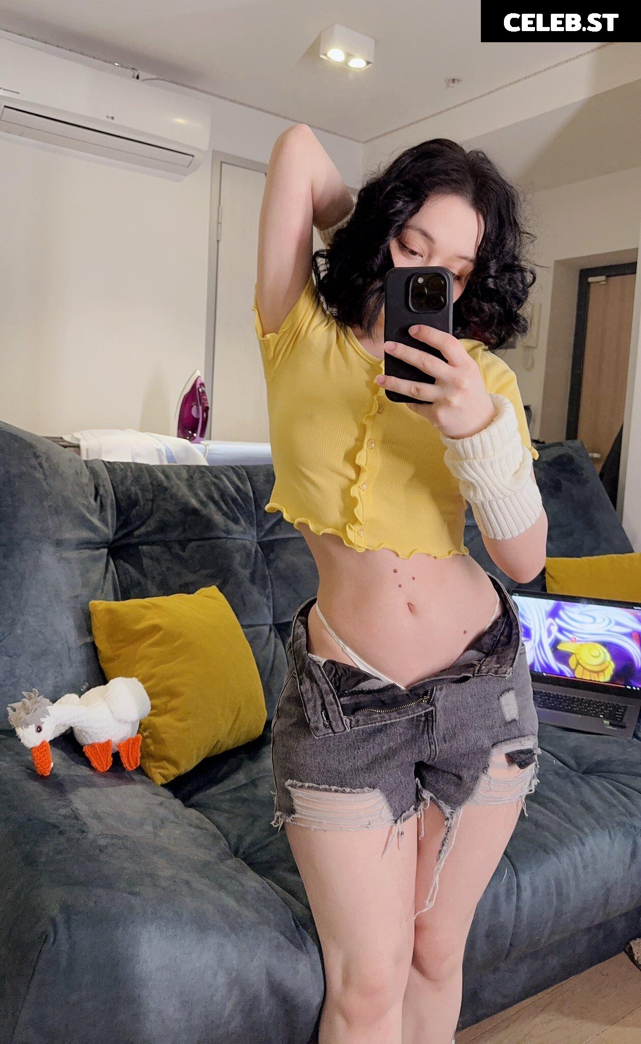 Donna loli Image 23844130