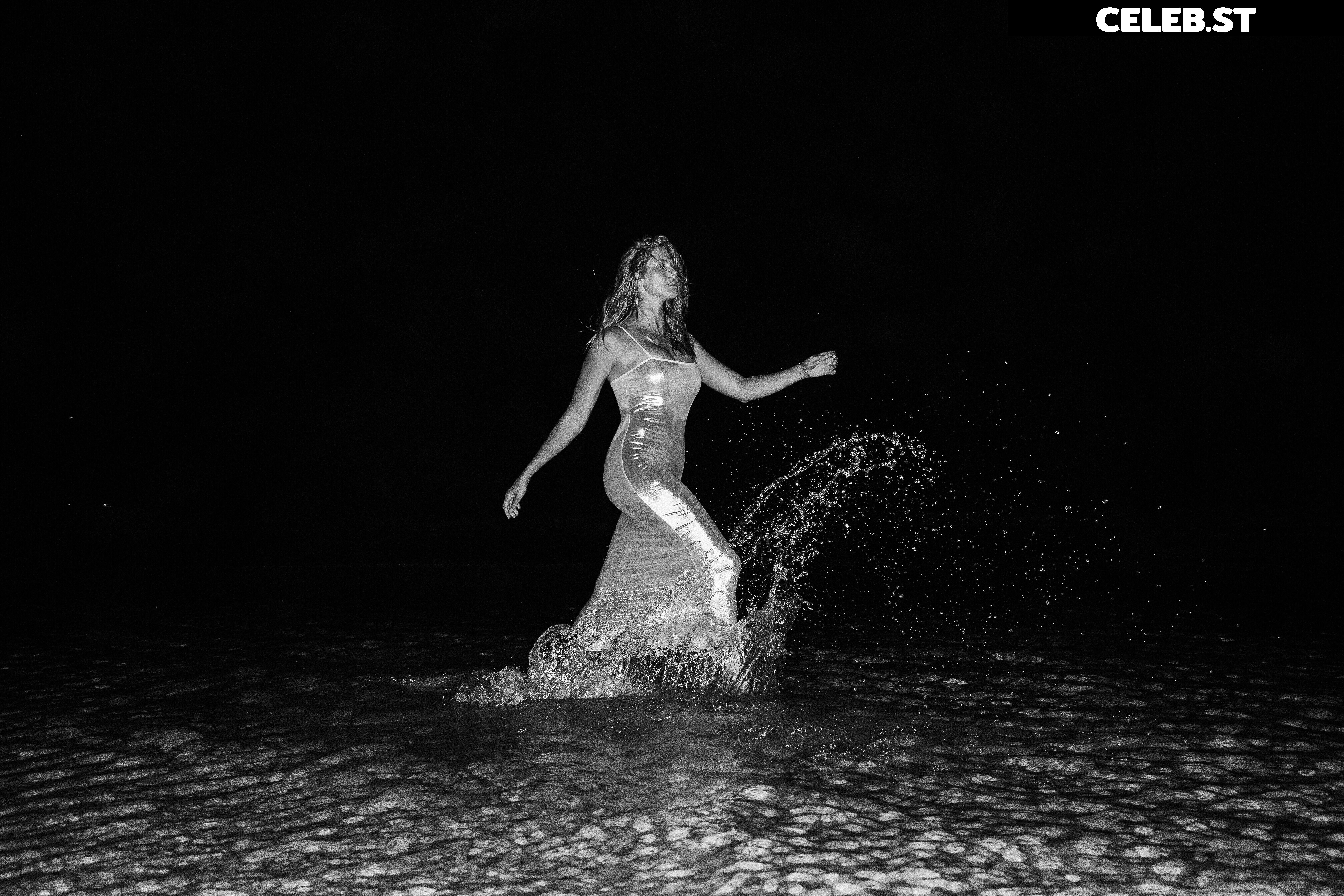 Natalie Jayne Roser/ Series Magazine Image 23846452