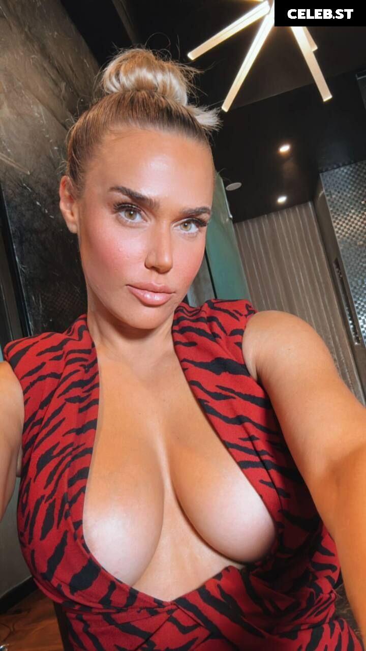 WWE Lana / CJ Perry Image 23840314
