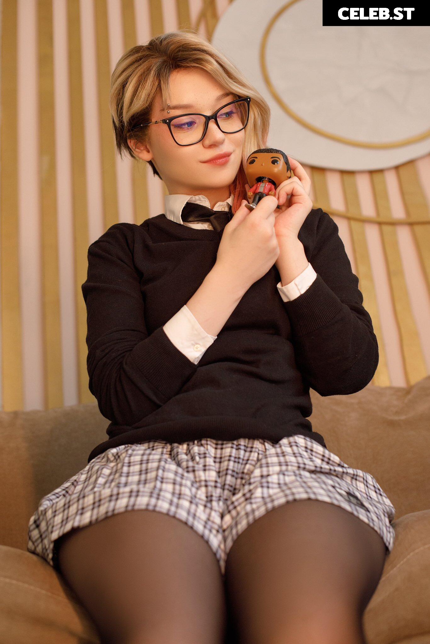 Donna loli Image 23843617