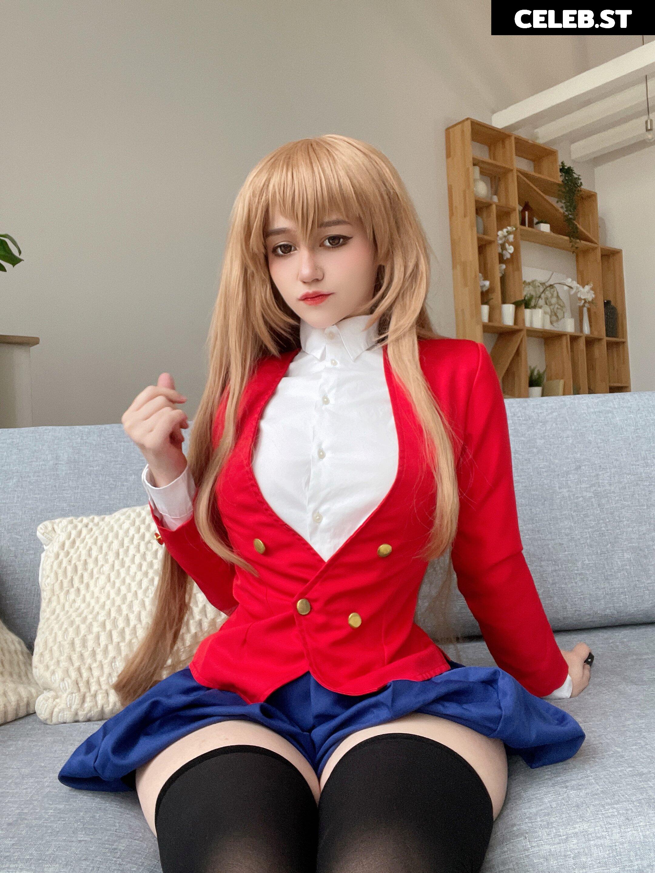 Donna loli Image 23842989